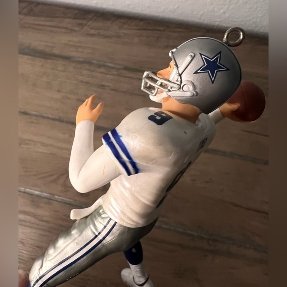 Hallmark NEW 2009 Christmas Ornament NFL Tony Romo 15th Football Legends series - Picture 7 of 10